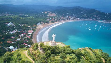 This beautiful fishing village turned tourist town boasts surfing, fishing, affordable hotels and good food variety enveloped by natural splendor. San Juan del Sur, idée de voyage sur mesure | Les Ateliers ...