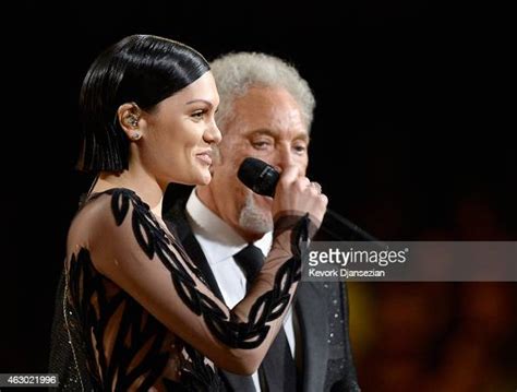 Singers Jessie J And Tom Jones Perform Youve Lost That Lovin News Photo Getty Images