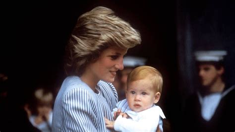 Ihre mutter, prinzessin diana, verbringt viel mehr zeit selbst prinz william wird in den folgenden jahren von der britischen presse oft als die neue diana bezeichnet. Die schönsten Fotos der beiden Royals als Kinder | Prinz ...