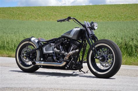 Bobbers are related to choppers in that they both represent a minimalistic approach where everything is stripped from a bike that is not readily needed. Bobber