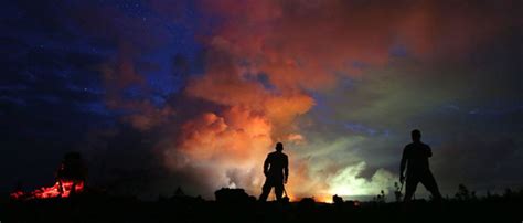 Geophysicist Confirms Hawaiian Volcano Spurts Ash 30000 Feet Into Sky
