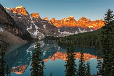 Moraine Lake Sunrise Banff National Park Canada Stock Images Download