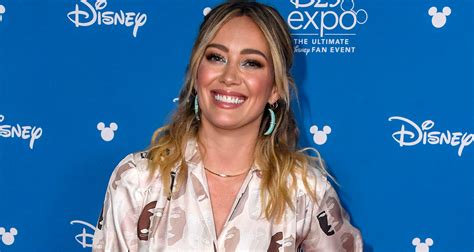 Hilary Duff Reacts To ‘lizzie Mcguire Reboot News ‘im A Little Intimidated 2019 D23 Expo