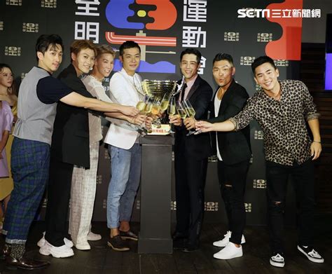 邱宇辰 邱翊橙（chris chiu，），藝名邱宇辰，舊藝名毛弟，前臺灣男子團體choc7和jpm成員之一，也是王子的弟弟。 為《模範棒棒堂》第一代成員之一。 曾在節目中和哥哥王子透露. 台視三立全新運動實境節目全明星運動會-2790929 | 三立新聞網