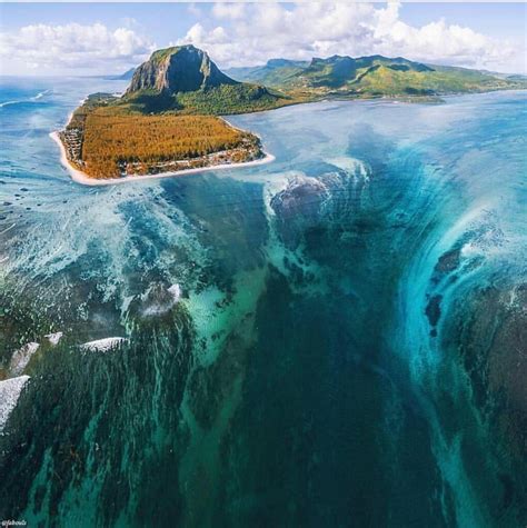 The Incredible Illusion Of The ‘underwater Waterfall Of Mauritius
