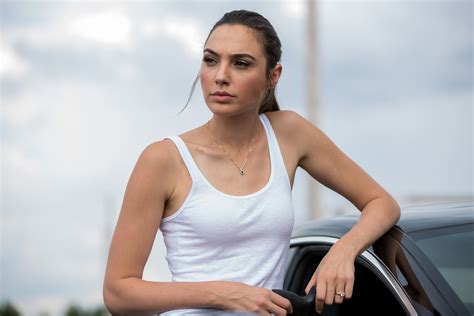 Gal Gadot In Keeping Up With The Joneses 4k Hd Celebrities 4k