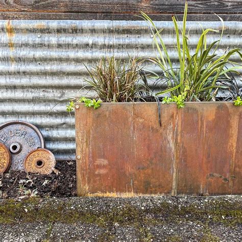 Easy Quick And Cheap Metal Planter Makeover Diy Metal Planters Diy