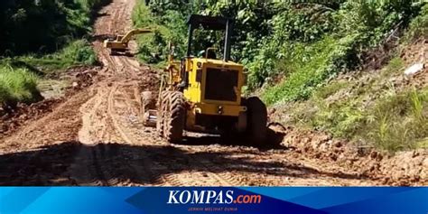 Gubernur meminta agar penegakan hukum. Jalan Trans-Papua Barat yang Rusak Mulai Diperbaiki