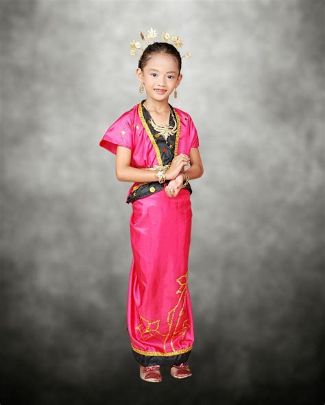 Inspirasi Istimewa Traditional Indonesian Outfit