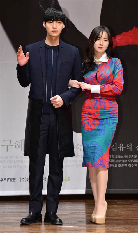 Şirket ve ahn jae hyun beraber gu hye sun'u takmadan kendilerine uygun olan vakitte kendilerine zarar gelmeyecek biçimde açıklayacaklardı o da elinden gelen şekilde kendisini savunuyor. Actors Ku Hye-sun, Ahn Jae-hyeon confirm relationship ...