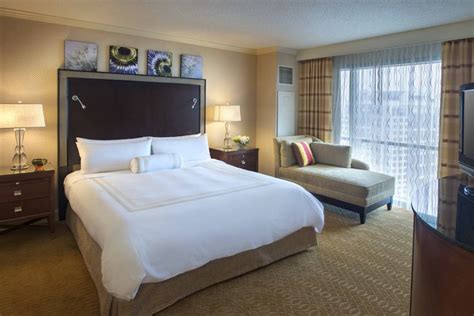 Norfolk Waterside Marriott Presidential Suite Bedroom Guestroom