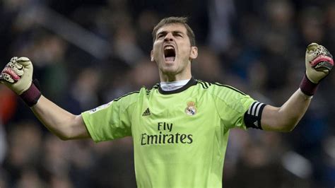 Iker Casillas Vuelve Al Real Madrid Con Brazalete Incluido