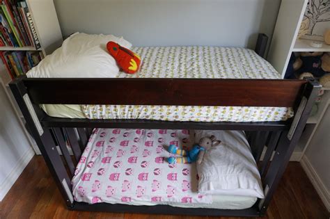 You could build this bunk bed in just a few weekends! DIY: Toddler Bunk Bed - 1lesstravelledby.weebly.comLiving a simpler reality.