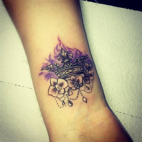 27 Crown Tattoos Making You Feel Like Kings And Queens Small Crown