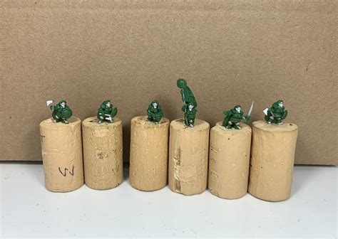 One of a host of female figures who decide which soldiers die in battle and which live. 10mm Wargaming: Giant and Valkyries from Cibo's Little Dudes