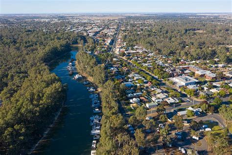 Piggy In The Middle Border Communities Again Feel Restrictions Pinch