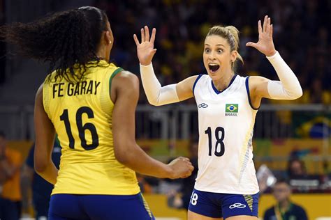 Camila brait mostrando o que uma líbero faz no jogo, diz uma internauta. Melhor do Vôlei - Adenízia e Camila Brait falam sobre ...