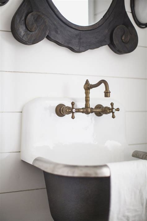 Antique And Vintage Inspired Sinks And Faucets Cast Iron Sink