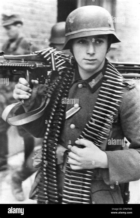 German Mg 42 Machine Gunner Hi Res Stock Photography And Images Alamy