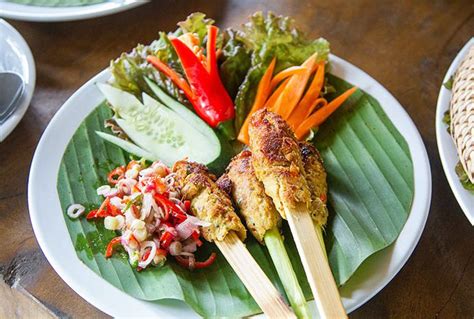 Lihatlah resep makanan thailand kami yang mudah hingga sulit disini. Makanan Khas Bali yang Terkenal, Halal dan Paling Enak ...