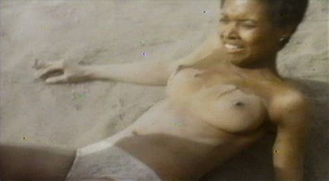jeannie bell nuda ~30 anni in the klansman