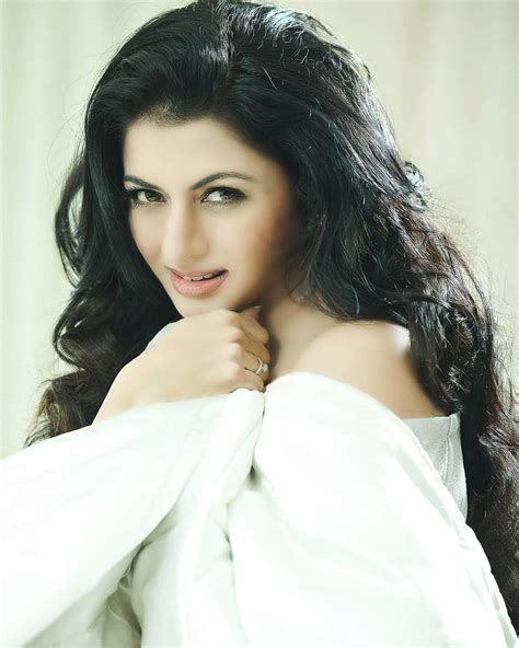 18 Photos Of Bhagyashree The Beautiful Actress We Saw In ‘maine Pyar Kiya