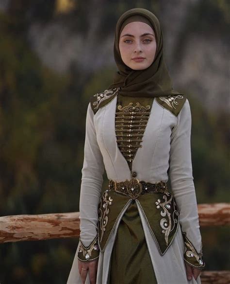 Chechen Woman In Traditional Dress Traditionelle Kleidung Kleidung Kleider