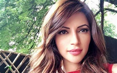 Actress Shama Sikander Looks Amazing As She Takes A Dip In The Pool