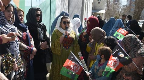 در راستای آغاز مذاکرات صلح، زنان افغان تعهد کردند که با بازگشت حاکمیت