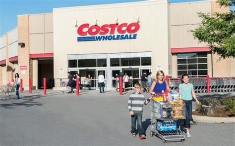 The costco anywhere visa® card by citi earns an impressive 4% cash back on gas purchases (at costco or elsewhere) on up to $7,000 of spending a year. Costco unveils cash-back rewards with new Anywhere Visa Card - Sun Sentinel