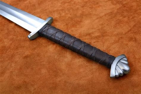 The Guardlan Sword 1342 Darksword Armory