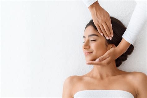 Premium Photo Attractive Young Indian Woman Receiving Head Massage In Spa Salon