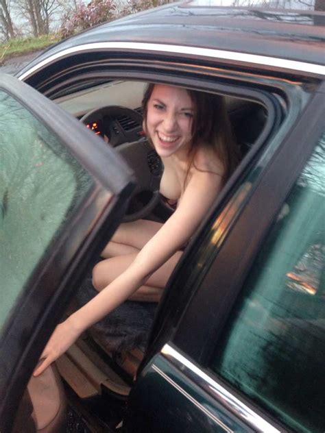 Caught Naked In Her Car Foto Porno
