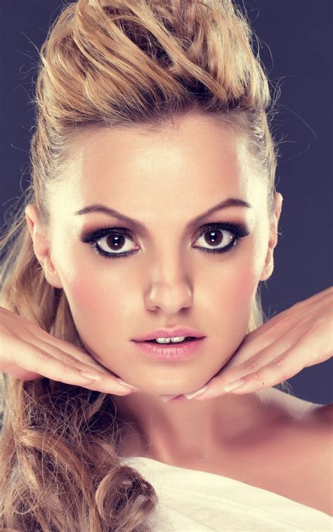 Celebrity Pics Alexandra Stan