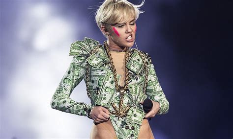 Miley Cyrus Nude Snaps Leak Online After She Is Hacked Daily Mail