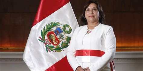 ¿quién es dina boluarte la primera mujer que asume la presidencia de perú