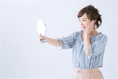 代から女性自分の鏡に映る姿と写真写りはぜんぜん違うなぜ 歳からの住まいのコーディネーター インテリアコーディネータ