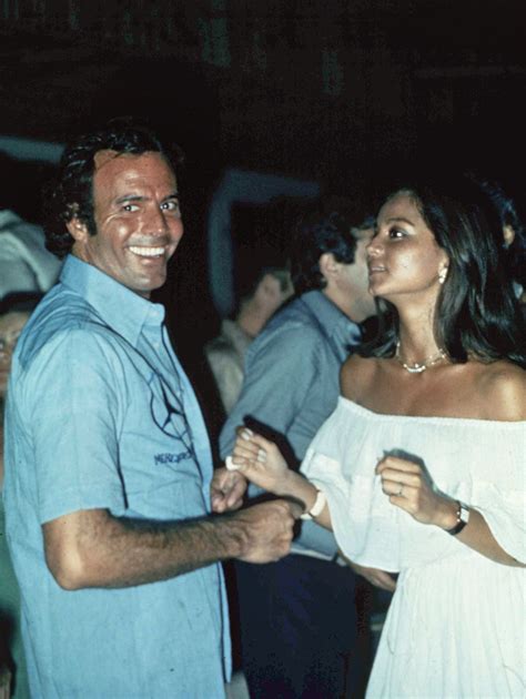 Isabel Preysler y Julio Iglesias su relación tras el divorcio silencio sobre su ruptura dos