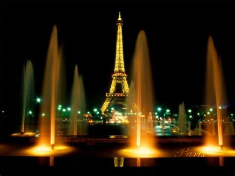 Wallpaper Of Eiffel Tower A Key Scenic Spot And Prominent Symbol In