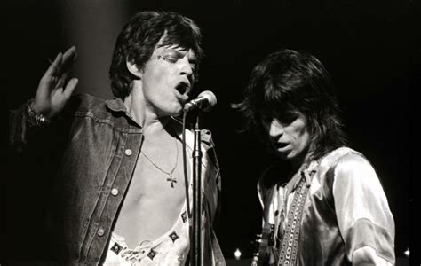 Los Rolling Stones Lanzaron Un Tema In Dito Con Un V Deo Insinuante