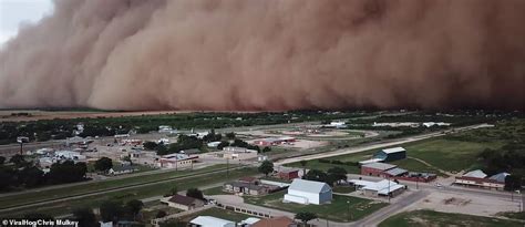 Texas Town Engulfed By Giant Dust Storm In Incredible