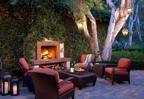 16 Romantic Outdoor Fireplaces And Fire Pits Perfect For Cuffing Season