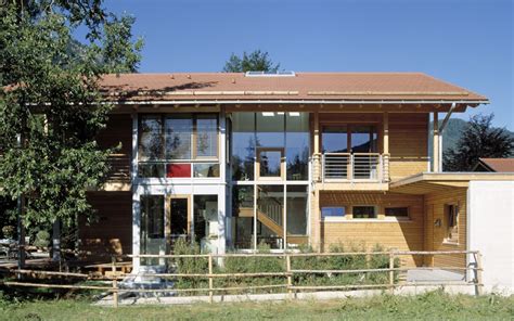 Die vorteile eines bungalows liegen vor allem in seiner ebenerdigkeit. Ökologisch hochwertiges Landhaus Schauer von Baufritz ...