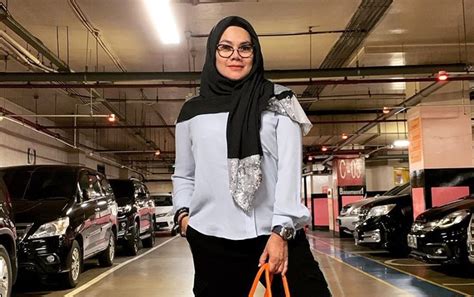 Sarita abdul mukti memberikan pembelaan untuk penampilan shafa harris (seno/tabloidbintang.com). Sarita Abdul Mukti Umumkan Rumah Mewahnya Laku Terjual ...