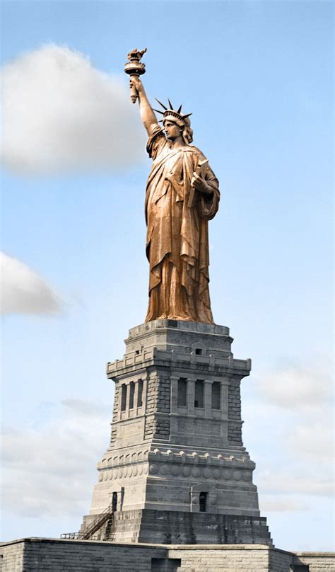 Colorized Photo Of The Statue Of Liberty As She Wouldve Looked Around