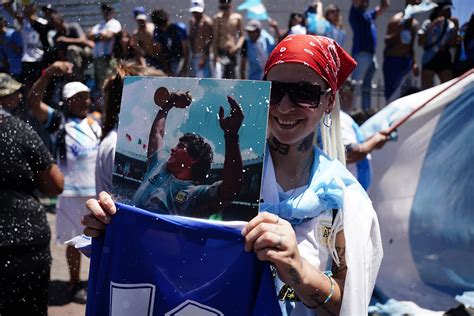 euforia y lágrimas por el tercer título mundial de la argentina los hinchas festejan en funes y