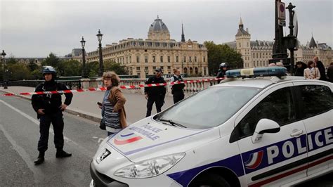 Cuatro Policías Muertos En Un Ataque En París El Agresor Fue Abatido
