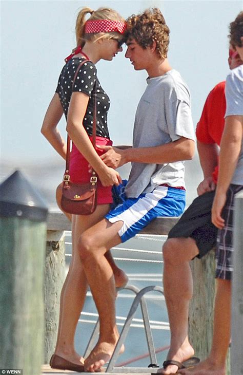 Taylor Swift And Conor Kennedy Share A Kiss In Massachusetts Hawtcelebs