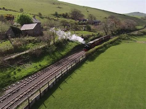 The Spectacular Fathew Valley Take A Steam Train Ride Through
