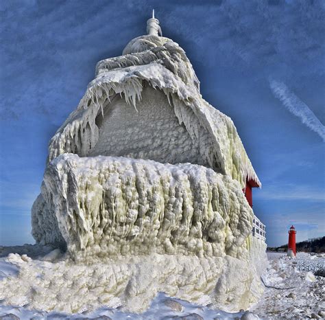 Grand Haven Frozen Lighthouse Hdr Photograph By Ken Figurski Pixels